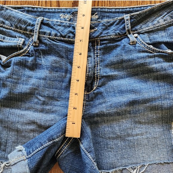 Myth Of Jade Distressed Cuffed Midi Jean Shorts Size 10 - Picture 6 of 7